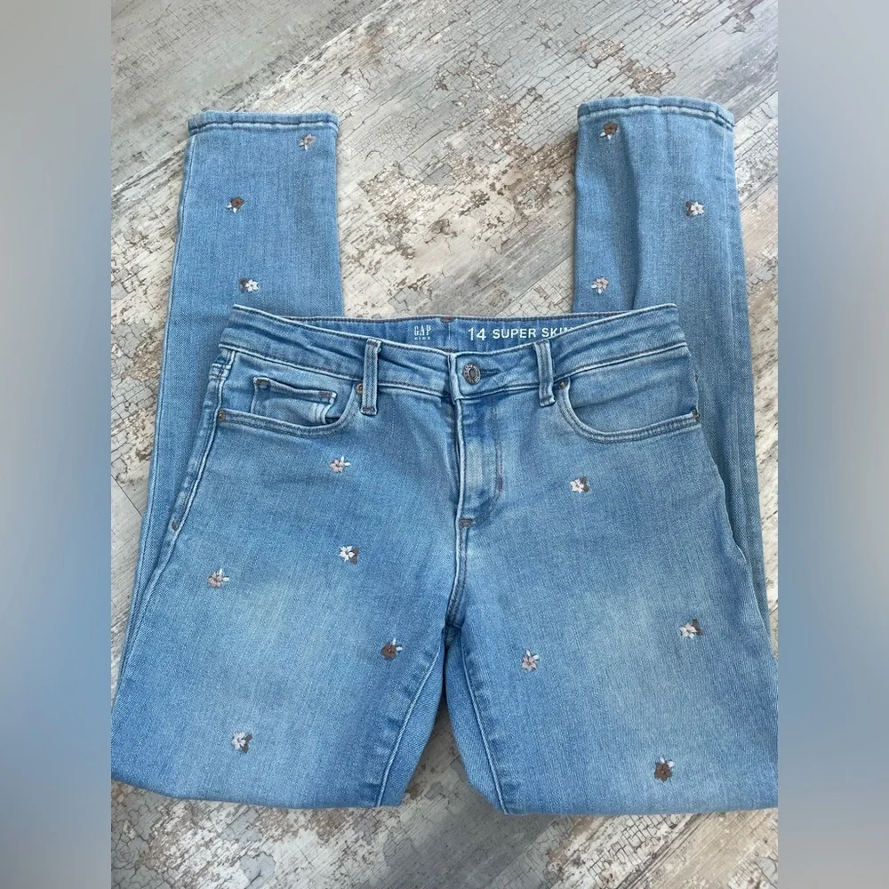 EUC Gap Kids Floral Embroidered Skinny Jeans
